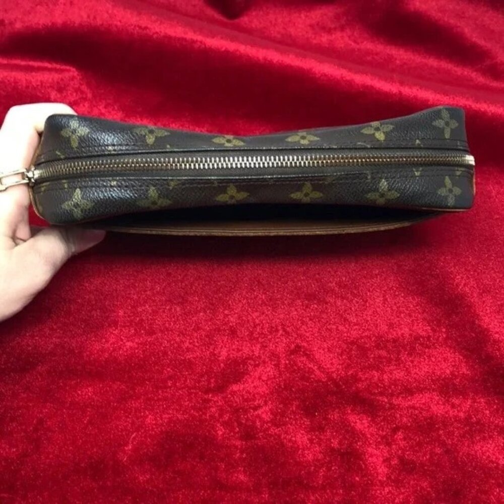 Authentic Louis Vuitton Clutch Compiegne 23 - Picture 4 of 13